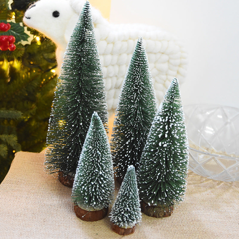 شجرة عيد الميلاد الصغيرة المزينة بإبر الصنوبر شجرة عيد الميلاد المتدفقة مع خشب الأرز الأبيض منضدية صغيرة لشجرة عيد الميلاد