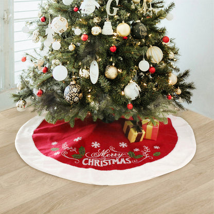 تنورة شجرة عيد الميلاد المزخرفة أسفل شجرة عيد الميلاد