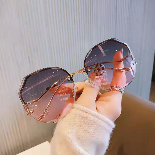 نظارات شمسية عصرية واقية من الأشعة فوق البنفسجية للنساء